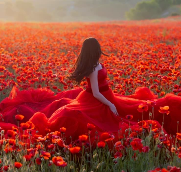 Ein rotes Tuch? Von wegen! Darum wirkt rote Kleidung an Frauen so sexy, Artikelbild