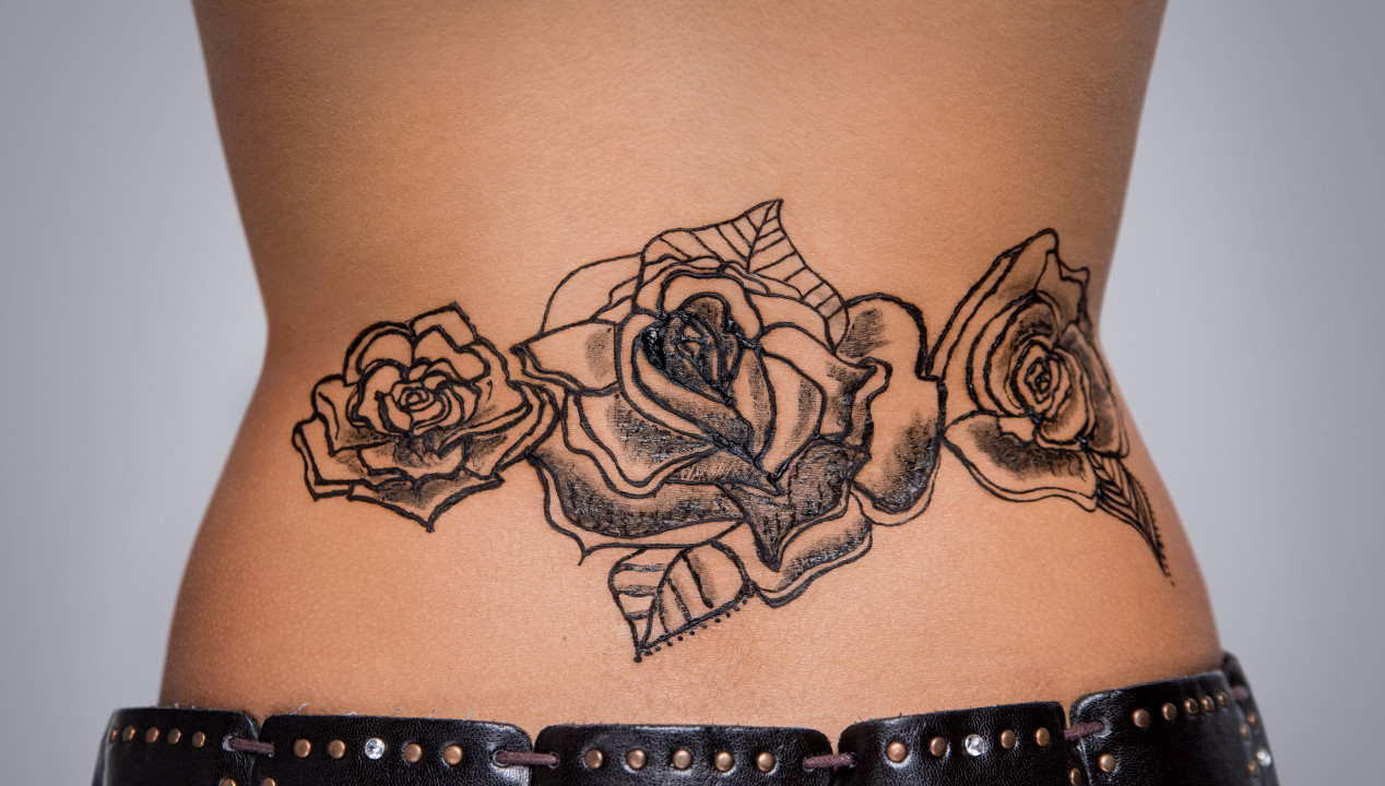 Arschgeweih (Lower Back Tattoo), Artikelbild